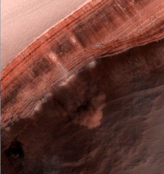 Illustration for article titled Mars Orbiter Spots a Huge Avalanche of Carbon Dioxide on the Red Planet